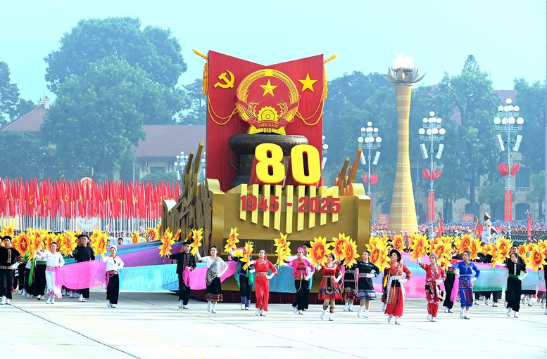 Không lực cản nào có thể ngăn bước dân tộc ta trường tồn và phát triển; không thế lực nào có thể khuất phục được ý chí quật cường và khát vọng vươn lên của nhân dân Việt Nam.