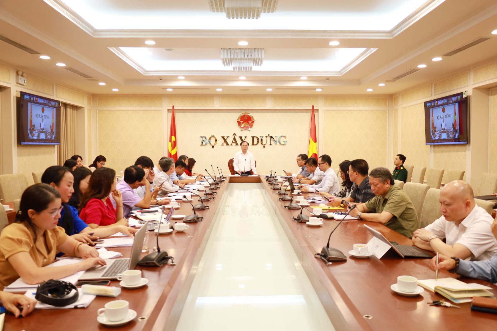 Bộ Xây dựng tổng hợp ý kiến hoàn thiện dự thảo Nghị quyết của Chính phủ về thí điểm mô hình Trung tâm Giao dịch bất động sản