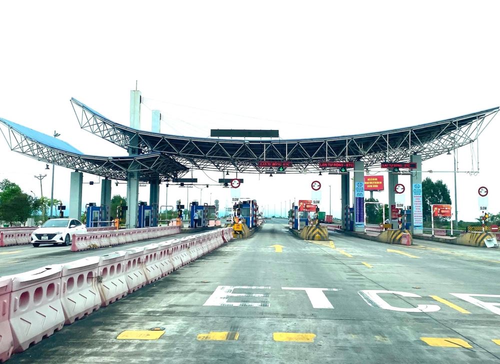 Chuyển đổi tài khoản thu phí sang tài khoản giao thông kết nối với phương tiện thanh toán không dùng tiền mặt 