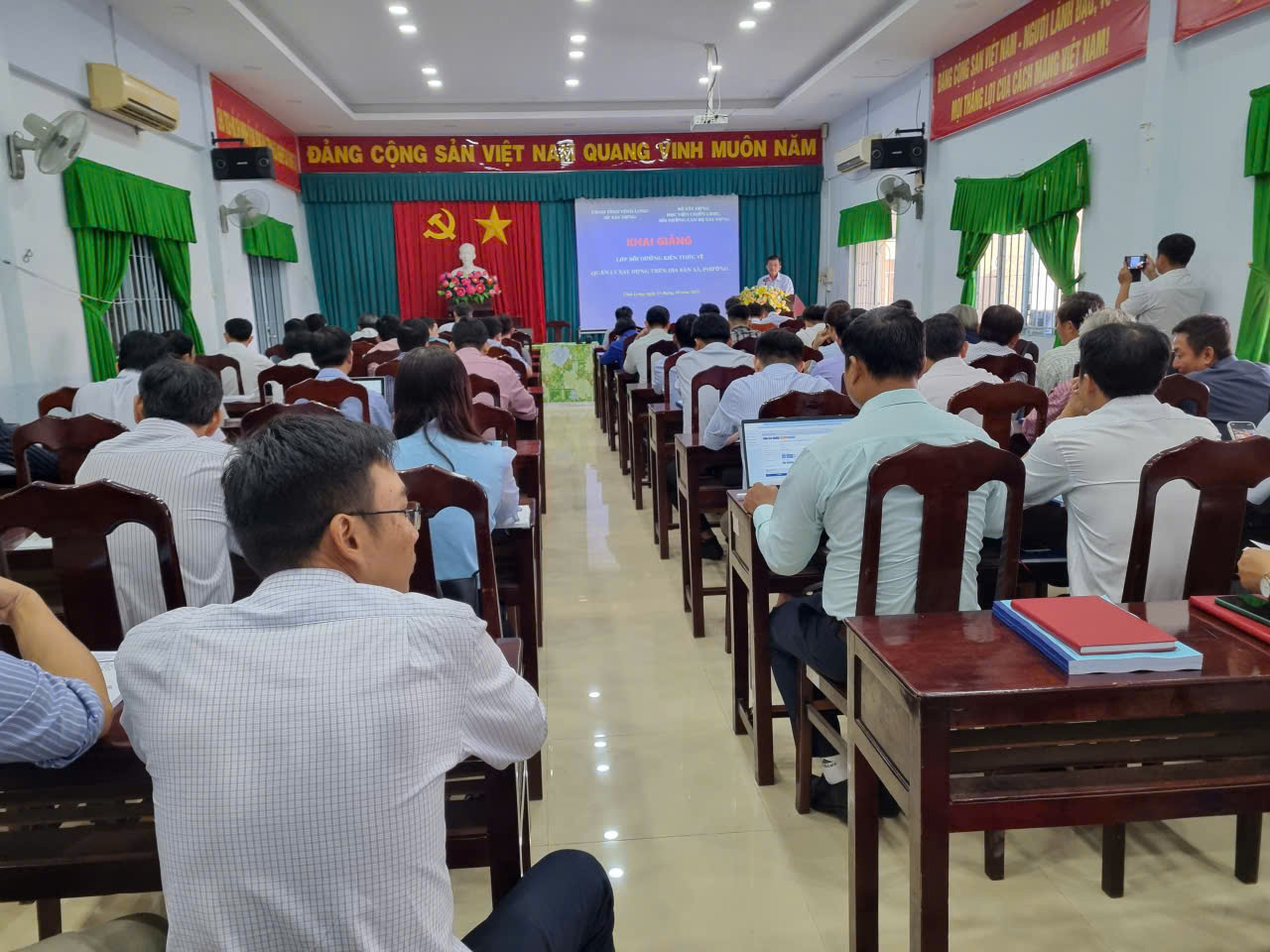 ACST - Khai giảng lớp Bồi dưỡng kiến thức về quản lý xây dựng trên địa bàn xã, phường tỉnh Vĩnh Long năm 2025