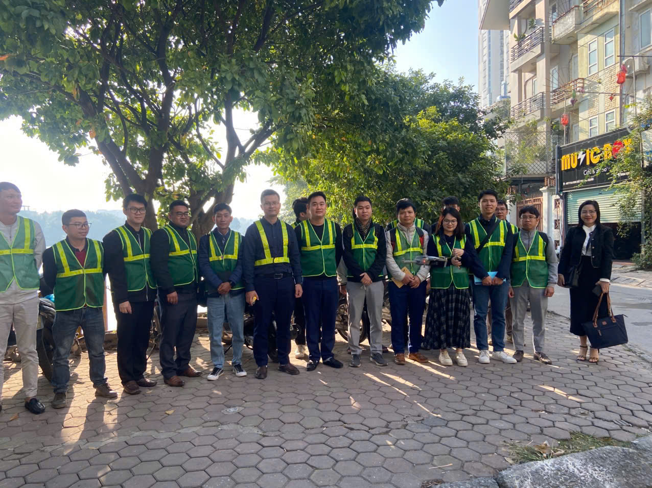 Lớp đào tạo Thẩm tra viên an toàn giao thông đường bộ K1/2025 đi học tập tại hiện trường