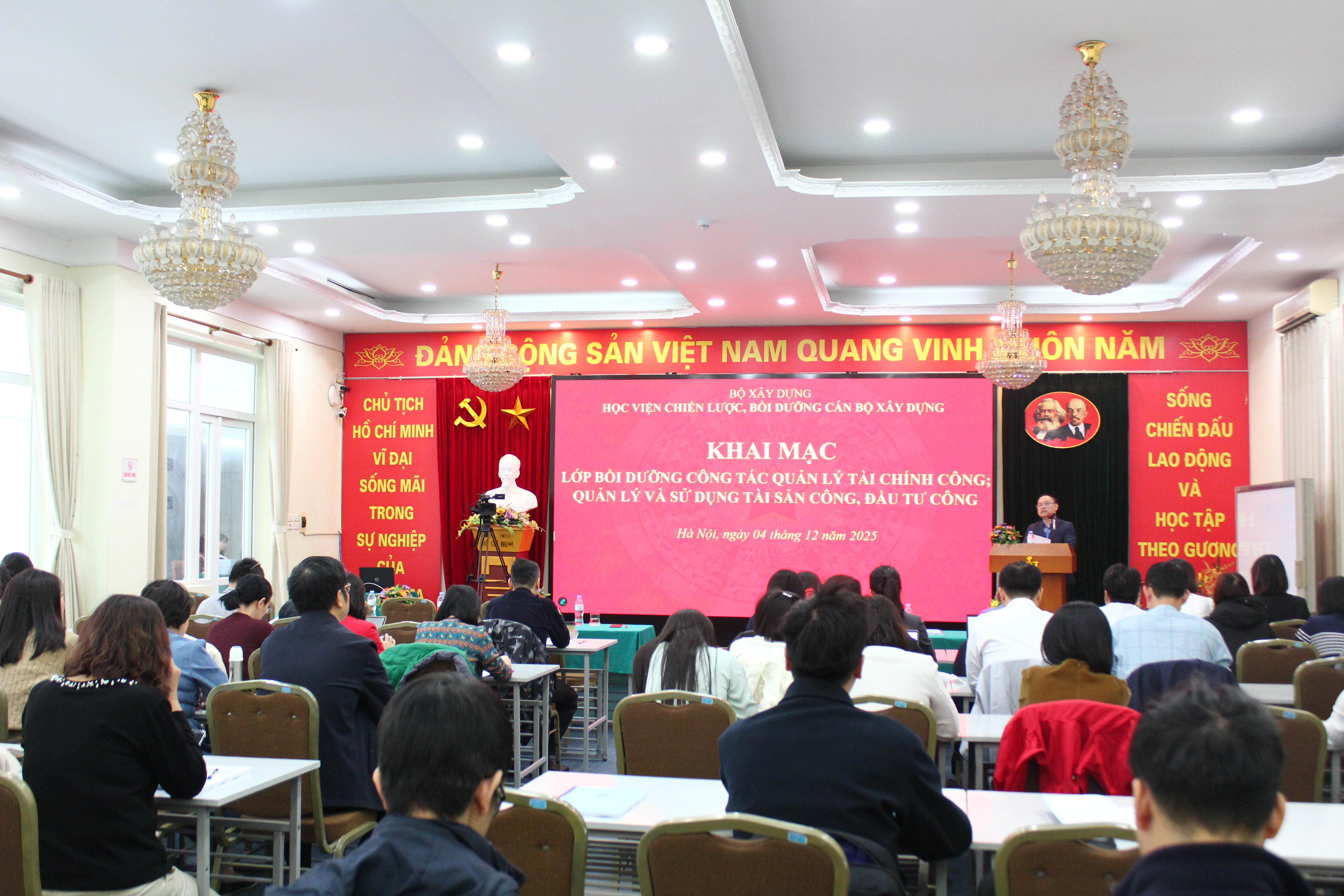 Nâng cao năng lực về quản lý tài chính công, tài sản công và đầu tư công cho cán bộ ngành Xây dựng