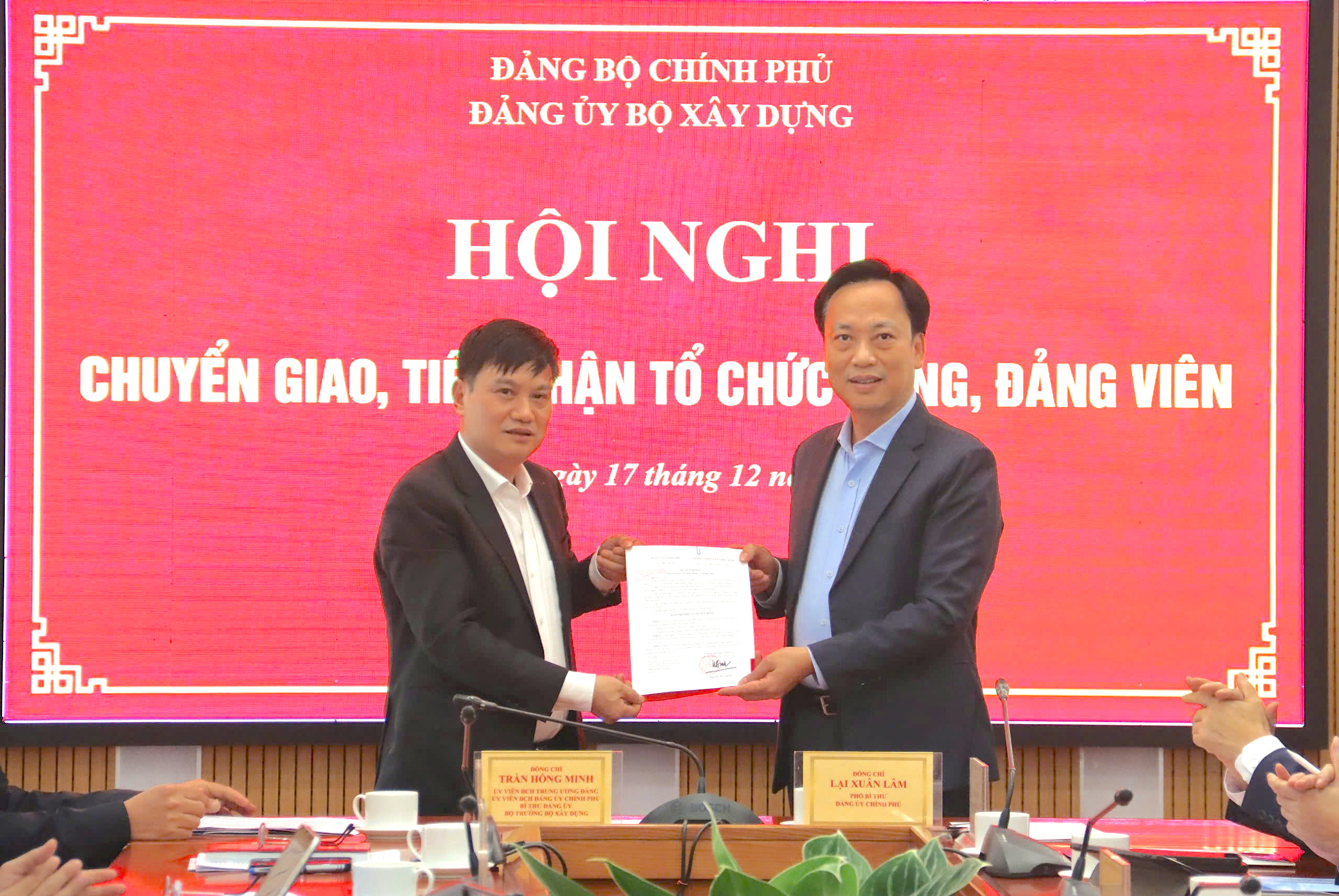 Đảng ủy Bộ Xây dựng tiếp nhận hai đảng bộ tổng công ty VICEM và HUD