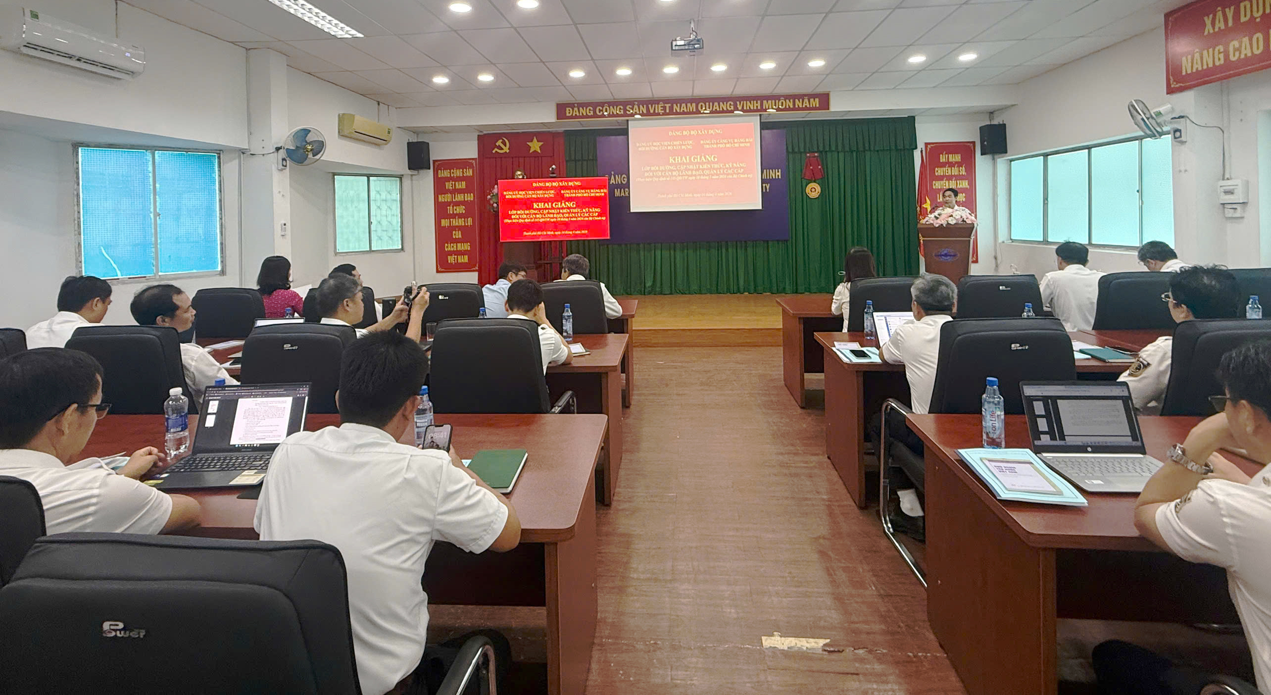 Tăng cường bản lĩnh, nâng cao năng lực lãnh đạo qua lớp Bồi dưỡng theo Quy định 145-QĐ/TW năm 2026 tại Cảng vụ Hàng hải Thành phố Hồ Chí Minh