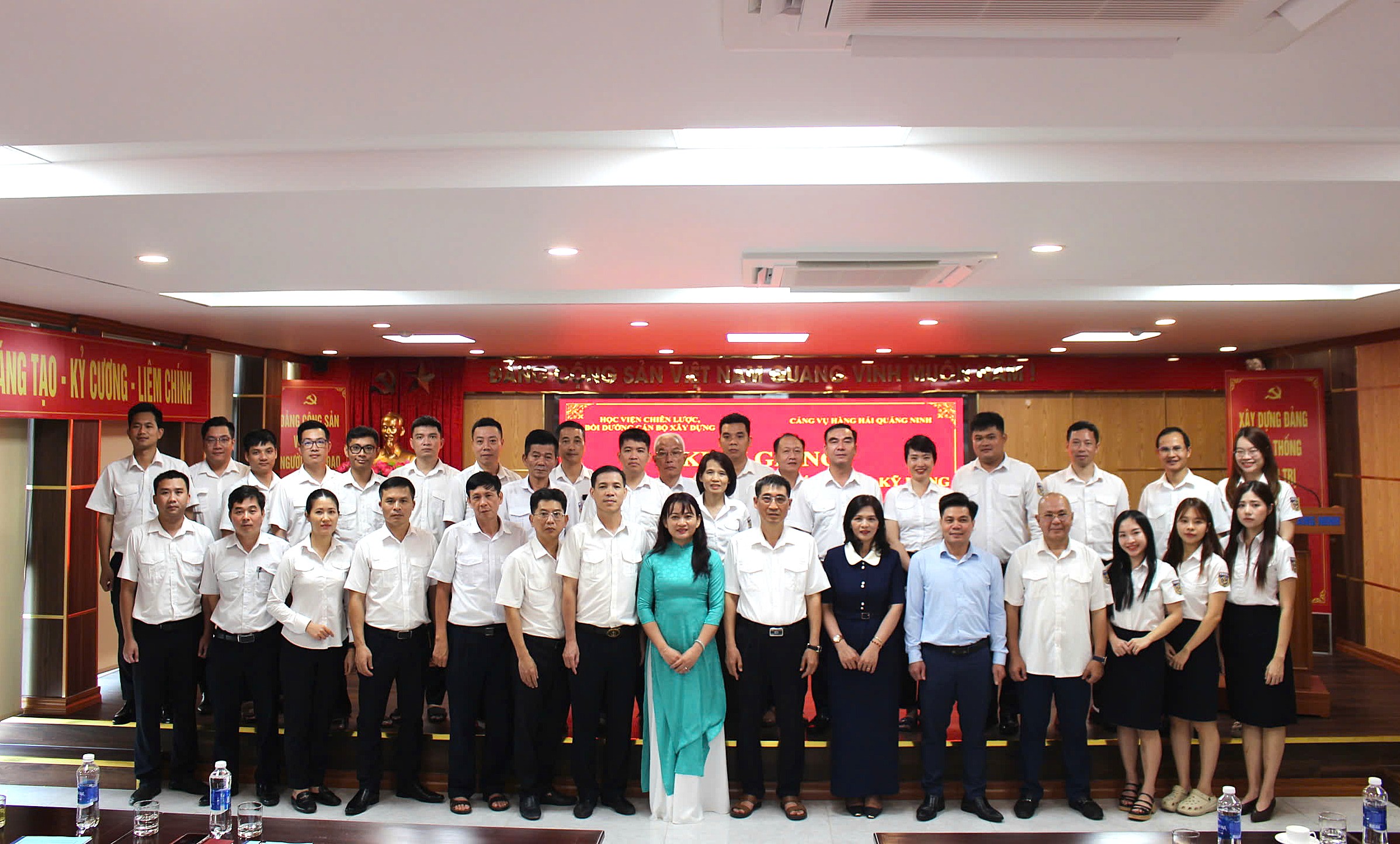 Học viện Chiến lược, bồi dưỡng cán bộ xây dựng phối hợp khai giảng Lớp bồi dưỡng cán bộ lãnh đạo, quản lý theo Quy định 145 tại Cảng vụ Hàng hải Quảng Ninh