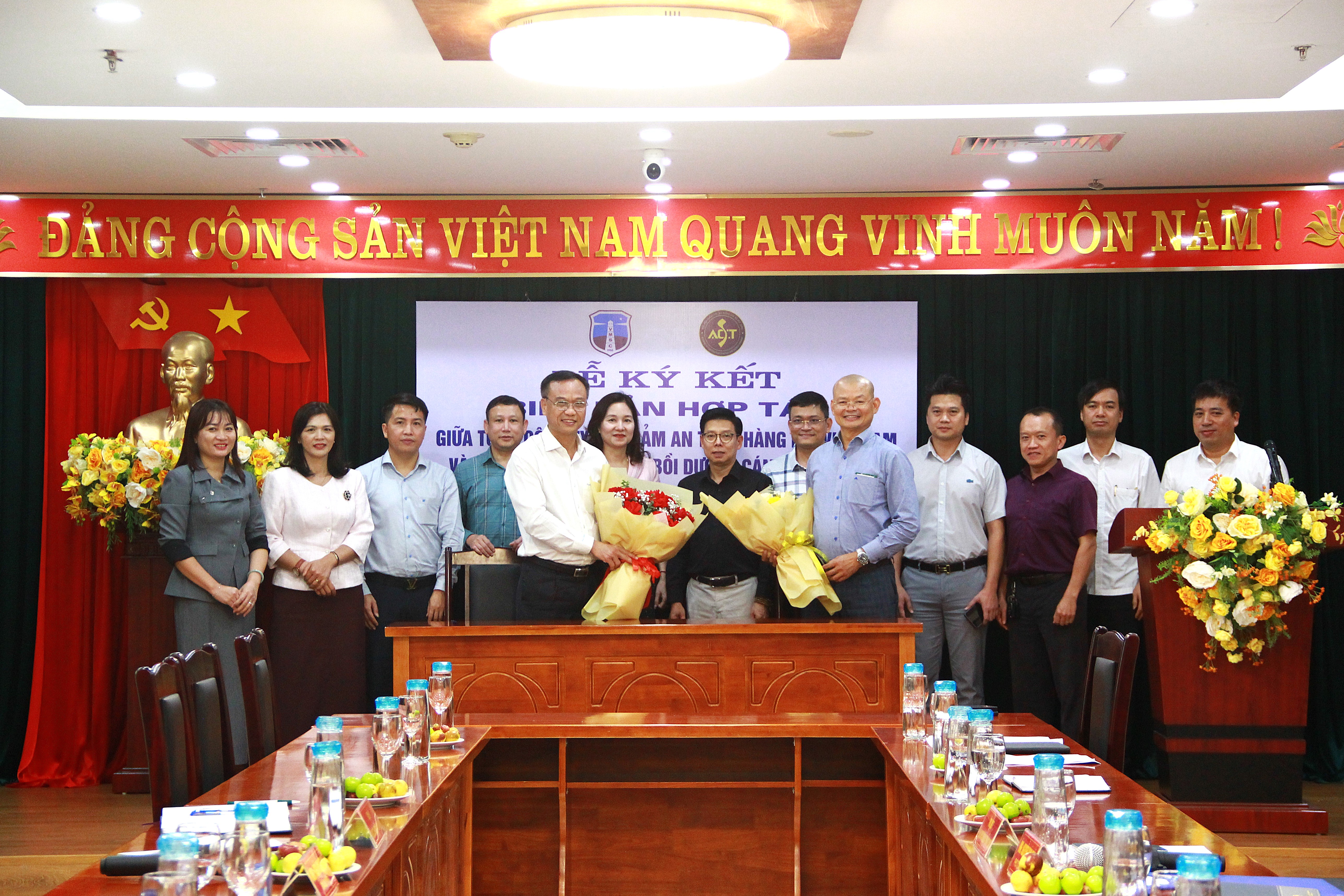 Học viện ACST và Tổng công ty Bảo đảm an toàn hàng hải Việt Nam ký kết hợp tác chiến lược: Chuyển hóa cam kết thành hành động, góp phần phát triển bền vững kinh tế biển