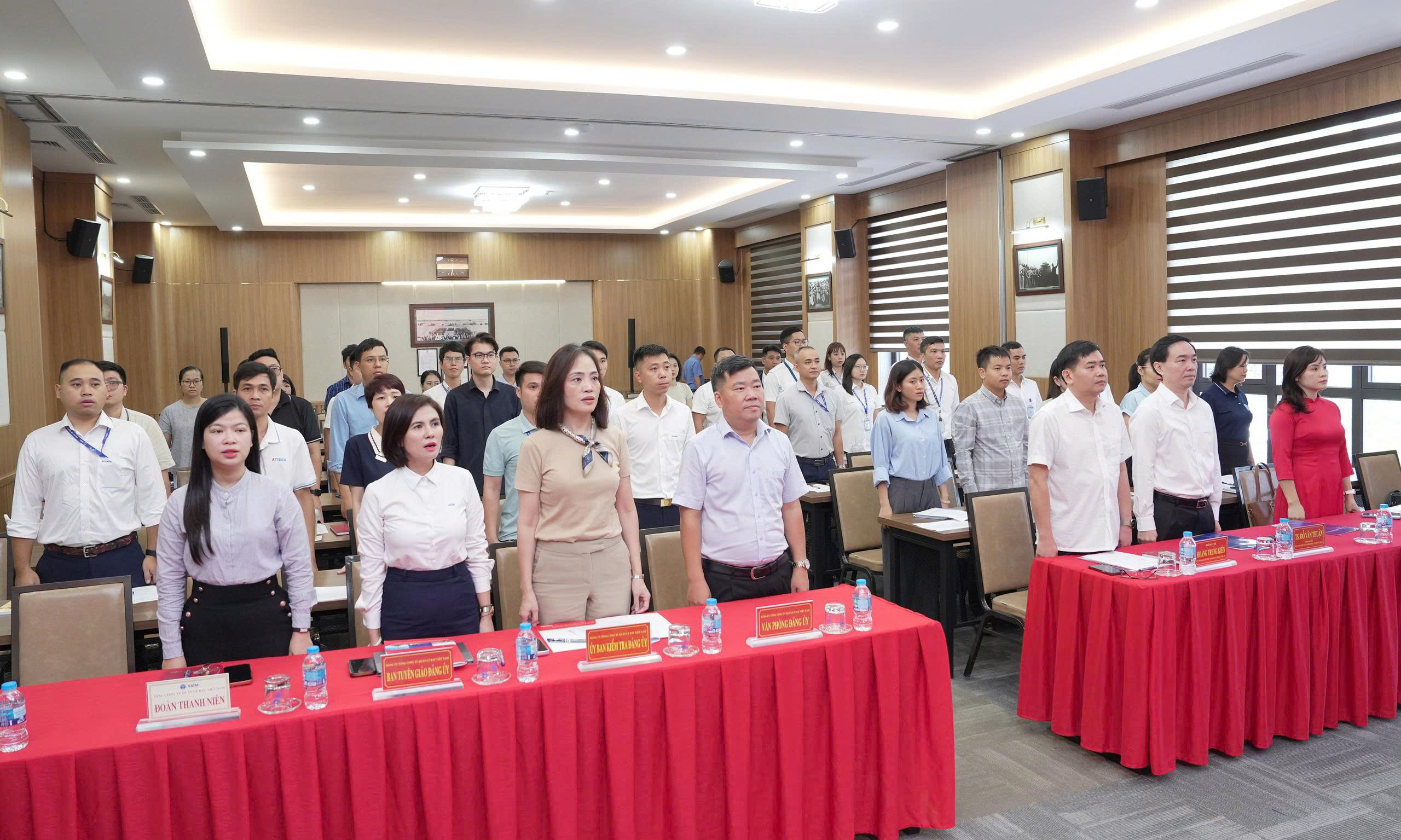 Nâng cao nhận thức, củng cố bản lĩnh chính trị, phát huy trách nhiệm trong thực hiện nhiệm vụ cho đảng viên mới thuộc Tổng công ty Quản lý bay Việt Nam